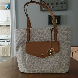 Michael kors jet set tote